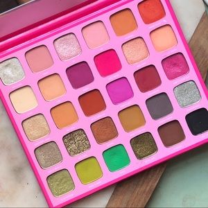 Morphe x Jeffree Star Eyeshadow Palette & Mist